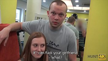 O vede la sala atat de frumoasa face sex dupa ce ii da banii multi