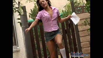 Suge acadeaua copila si se satura de acadea si suge pula mai ceva ca pe acadea