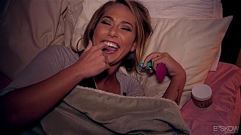 Film porno familia fica face sex cu tatal ei noaptea cand doarme