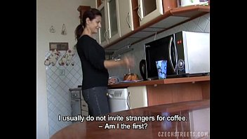 Matura de 40 de ani suge pula unui tanar de 20 de ani