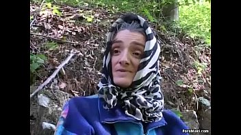 Baba fara dinti fututa pe camp numai in gura si in cur