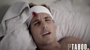 Pacient lovit la cap fute o asistenta