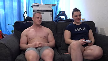 Barbatul gras cu pula mare satisface din plin o dama foarte simpatica