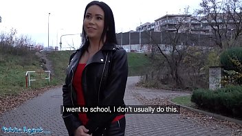 Ea face orice doreste pizdulice ei