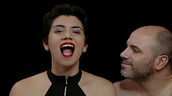 Inebunita dupa pula mare a acestui interlop este femeia aceasta inocenta si rea